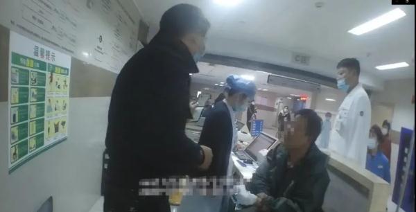 “把应急车道让出来！” 新昌民警开道护送伤员就医