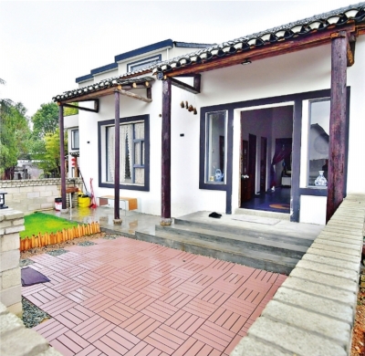 四人租下闲置乡居改建民宿生意红火