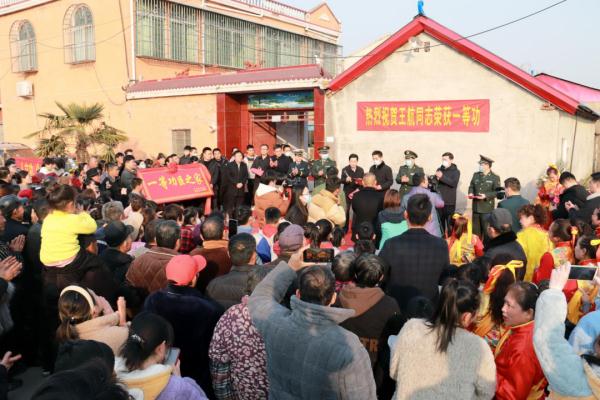 从农村娃到一等功臣,喜报到家! 从农村娃到一等功臣,喜报到家!