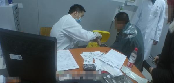 “把应急车道让出来！” 新昌民警开道护送伤员就医