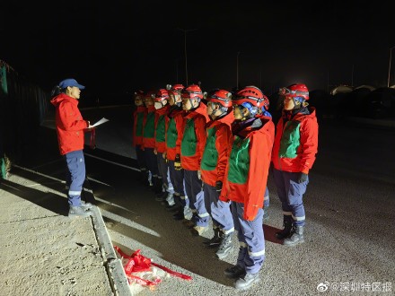 深圳公益救援队1T队17名队员已正式和先遣队汇合