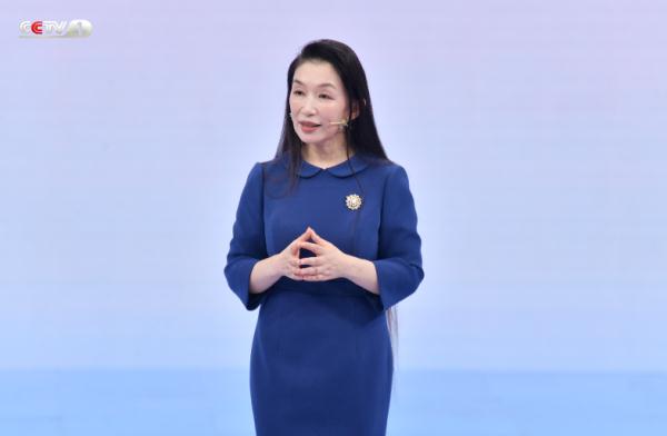 出唱片、开演唱会、获得医学和理学双博士学位……小说都不敢这么写！