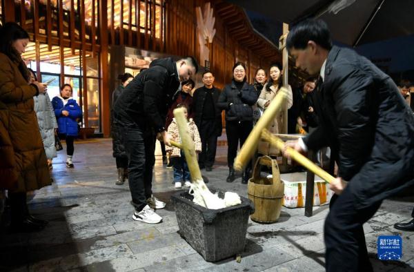 湖北宣恩：老街风情醉游人