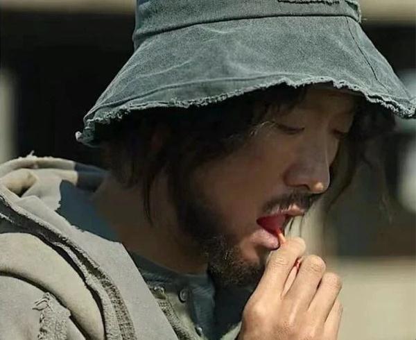 《狂飙》里干嚼咖啡、吃棒棒糖，真的能解压吗？