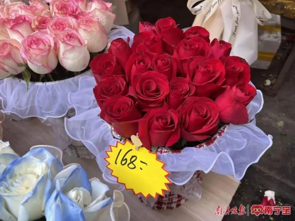 “2·14”将近,玫瑰花价格如何?记者实探南宁七星路一巷花市 “2·14”将近,玫瑰花价格如何?记者实探南宁七星路一巷花市