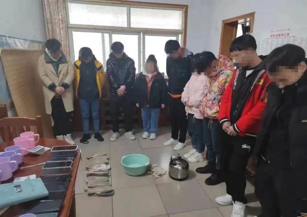 大学生误入传销组织,父亲冲进窝点解救 大学生误入传销组织,父亲冲进窝点解救