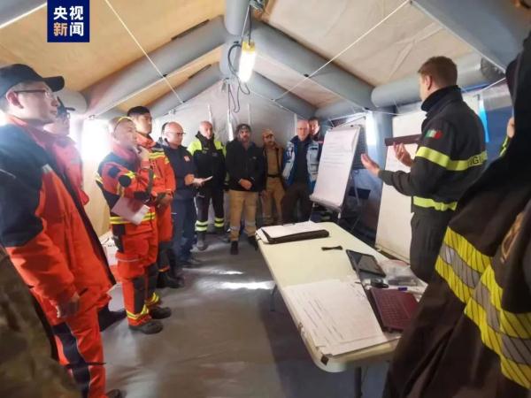 痛心!一女排球队16人全部遇难;中国救援队在土耳其已营救4名被困人员 痛心!一女排球队16人全部遇难;中国救援队在土耳其已营救4名被困人员