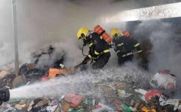 火光冲天！西安一废品回收站起火，旁边就是加气站