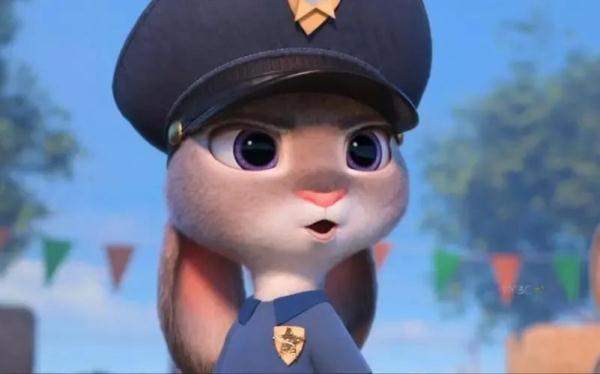 警犬迎来新同事！松鼠我啊，要立大功了！