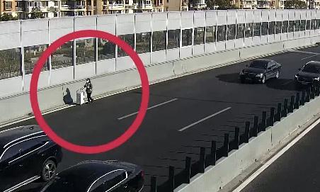 杭州高架这一幕太惊险……多人被警方拦截！