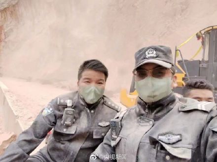 警察手机里最怕家人看见的照片