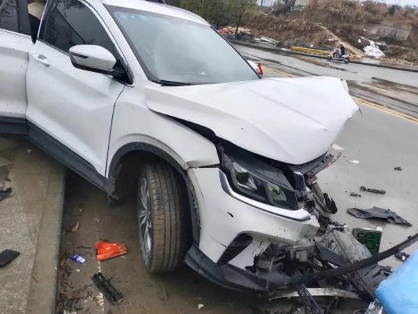 驾驶途中，2分钟闭眼19次！结果悲剧了……