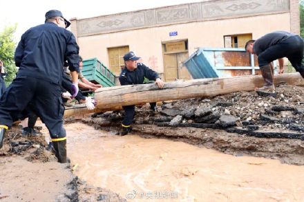 警察手机里最怕家人看见的照片
