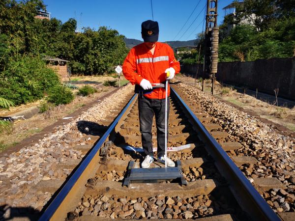 检查铁路设备 保障春运安全