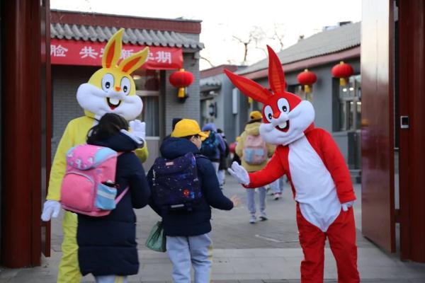 北京市中小学今日开学 ,师生“回归”校园重启美好 北京市中小学今日开学 ,师生“回归”校园重启美好