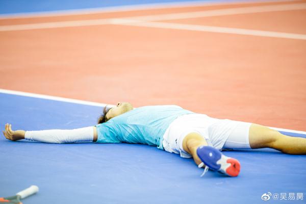 “每个人心中都有一团火”!吴易昺点燃中国男子网球 “每个人心中都有一团火”!吴易昺点燃中国男子网球