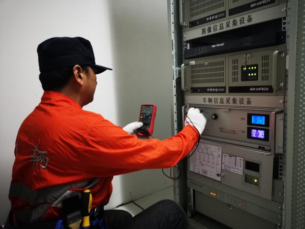 检查铁路设备 保障春运安全