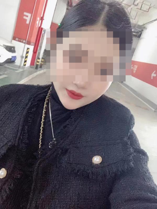 气愤！海宁一小伙撒娇卖萌的女友竟然是“抠脚大汉”……