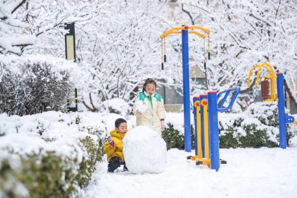 山西再迎春季大雪 &nbsp;雪满枝丫现别样美景