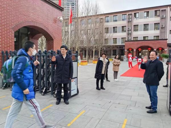 北京市中小学今日开学 ,师生“回归”校园重启美好 北京市中小学今日开学 ,师生“回归”校园重启美好