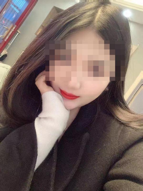气愤！海宁一小伙撒娇卖萌的女友竟然是“抠脚大汉”……