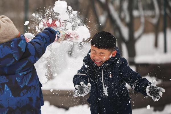 山西再迎春季大雪 &nbsp;雪满枝丫现别样美景