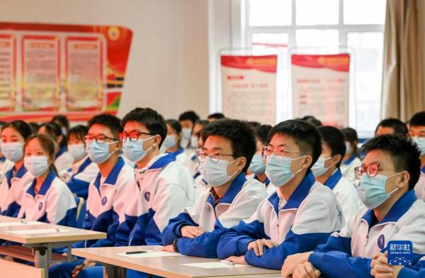 新华全媒+丨“最美退役军人”为中学生讲述开学第一课 新华全媒+丨“最美退役军人”为中学生讲述开学第一课