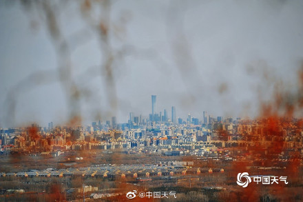 北京蓝天重现 香山远眺高楼清晰可见