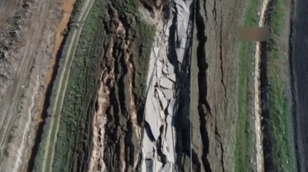 土耳其震中地区一条公路断裂 &nbsp;出现巨大裂缝