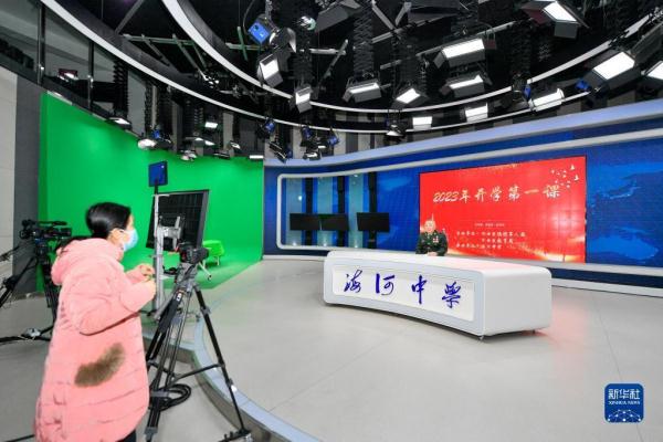 新华全媒+丨“最美退役军人”为中学生讲述开学第一课 新华全媒+丨“最美退役军人”为中学生讲述开学第一课