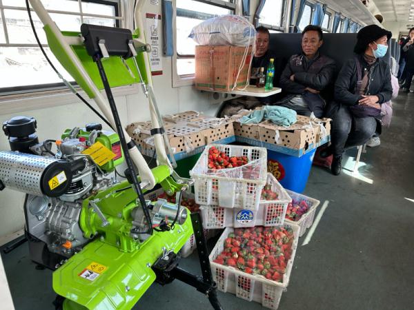 这列途径大凉山的“慢火车”焕新升级