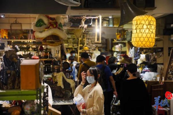 交换回忆的年轻“拾荒者”