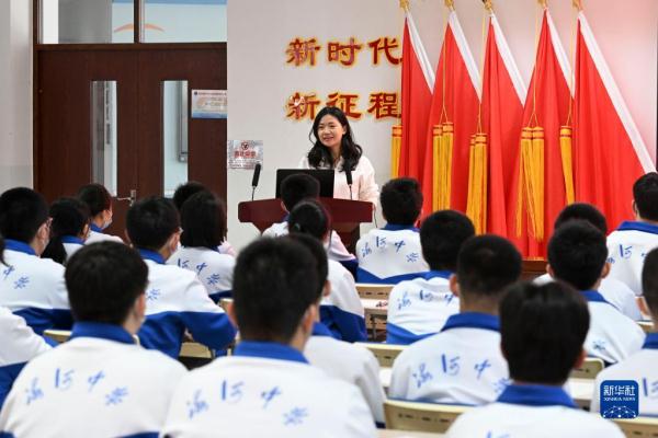 新华全媒+丨“最美退役军人”为中学生讲述开学第一课 新华全媒+丨“最美退役军人”为中学生讲述开学第一课