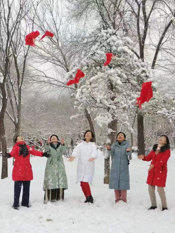 山西再迎春季大雪 &nbsp;雪满枝丫现别样美景