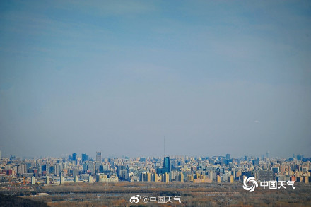 北京蓝天重现 香山远眺高楼清晰可见