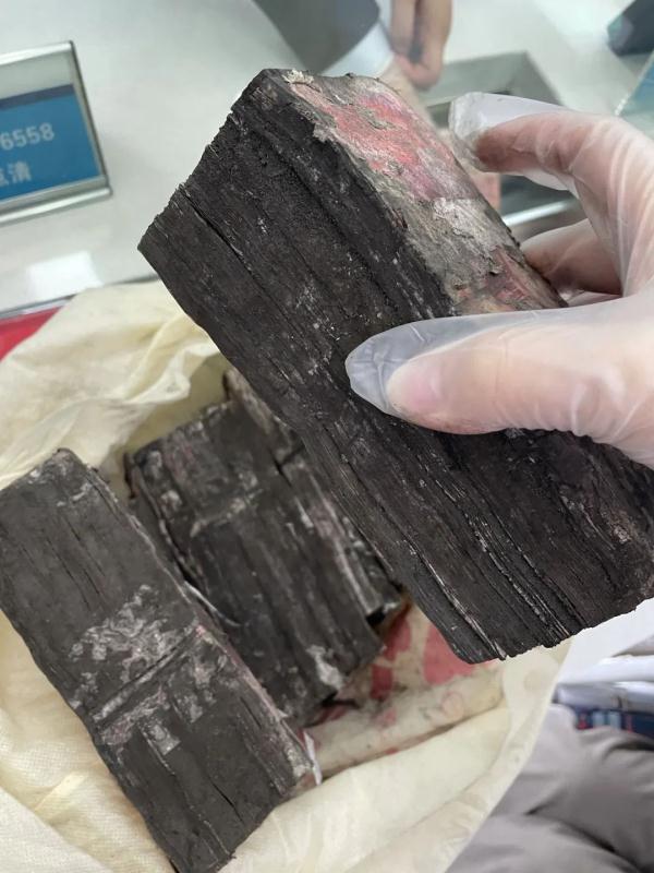 傻眼！结婚用的25万现金成了“腊肉”，结果……