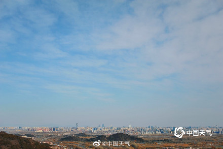 北京蓝天重现 香山远眺高楼清晰可见