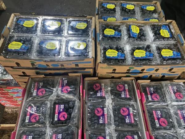 价格大跌，近乎腰斩！“生意还行，一天两三百箱”