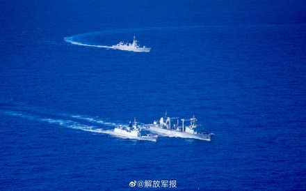 看现场！直击舰艇编队综合补给