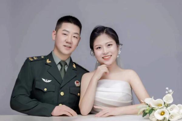 这12对军人结婚照都太好看啦！