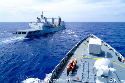 看现场！直击舰艇编队综合补给