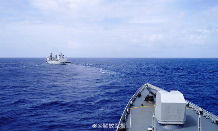 看现场！直击舰艇编队综合补给
