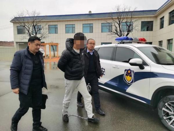 用“真黄金”当道具，用“假保险”骗人，警方破获一起非法吸收公众存款案