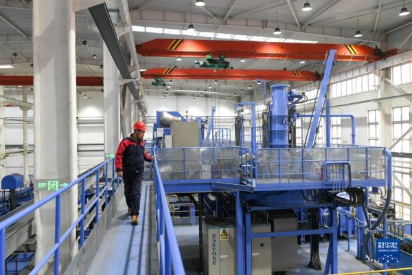 内蒙古包头：延伸产业链 发展稀土深加工