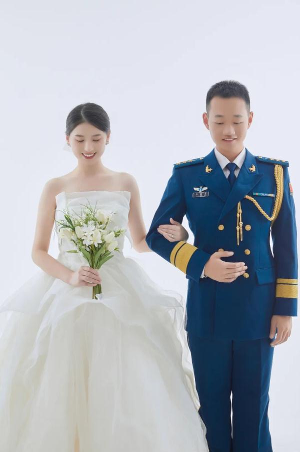 这12对军人结婚照都太好看啦！