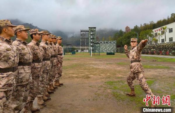新春新“兔”破 武警“00后”新兵训练场上不一般
