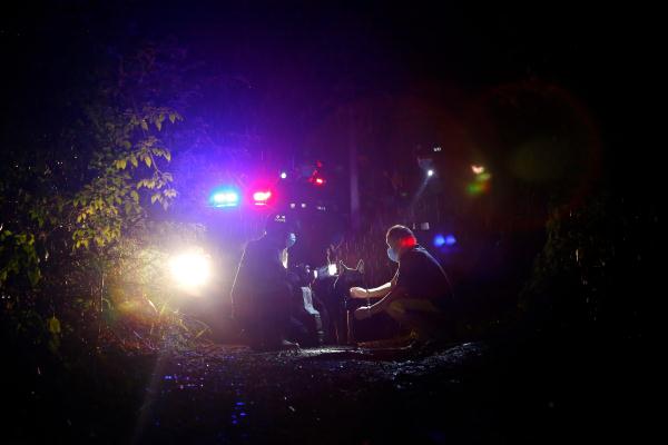 心疼！恋爱一年半缉毒警却没拍过合照