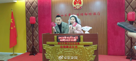 重庆“蝴蝶结”女骑士今天领证了，新郎是山火中的战友