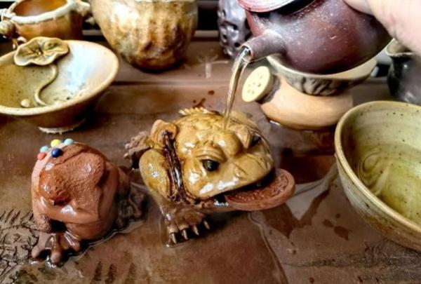 “围炉煮茶”热度未退 “狂飙”带火紫砂产品