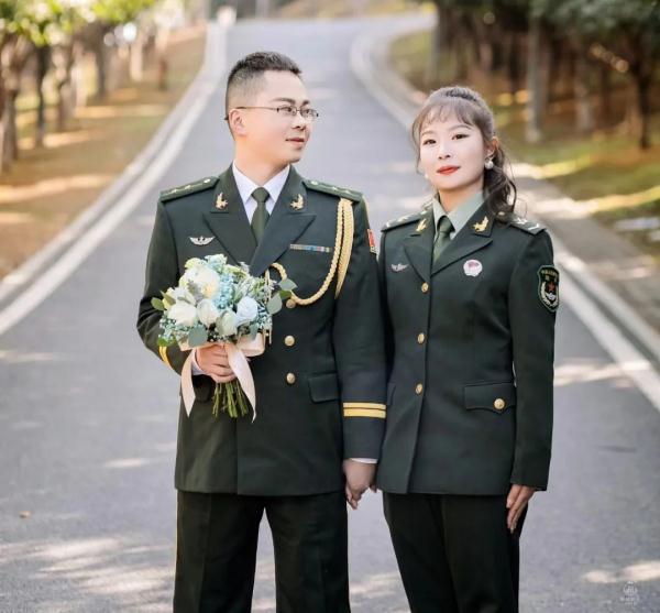 祝福！立功喜报送到军人夫妻婚礼现场